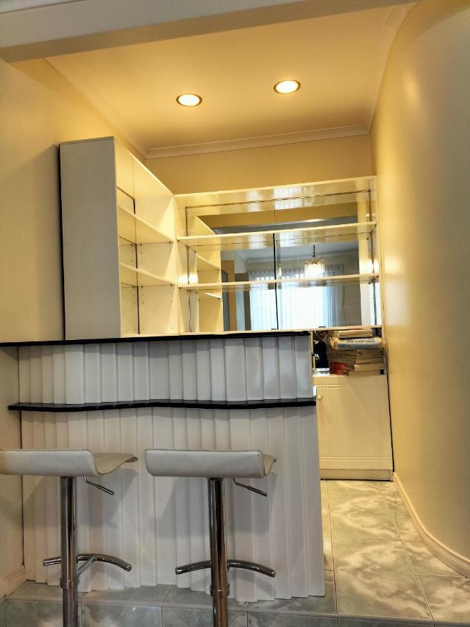 12 Mins To Mel Airport-Good Wood House Apartment St Albans ภายนอก รูปภาพ