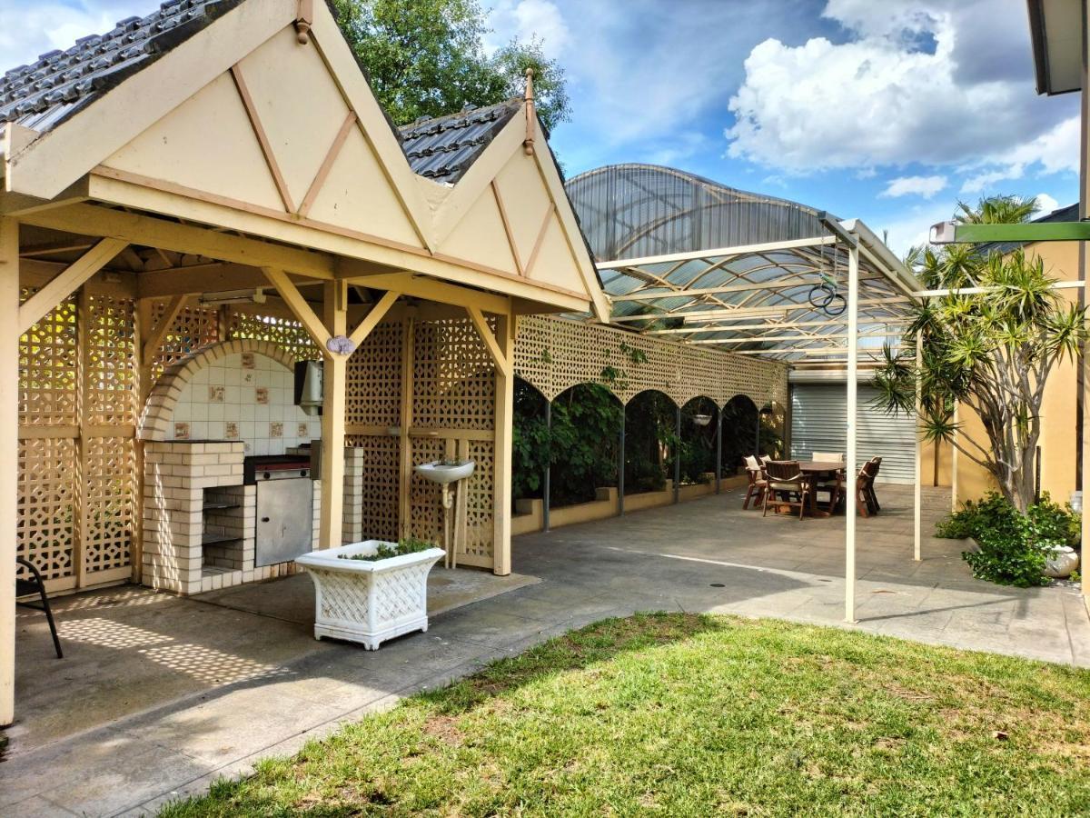 12 Mins To Mel Airport-Good Wood House Apartment St Albans ภายนอก รูปภาพ
