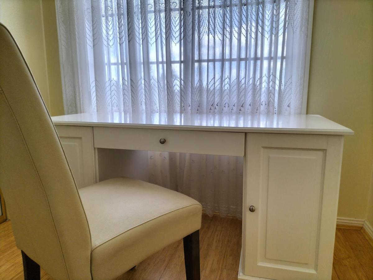 12 Mins To Mel Airport-Good Wood House Apartment St Albans ภายนอก รูปภาพ