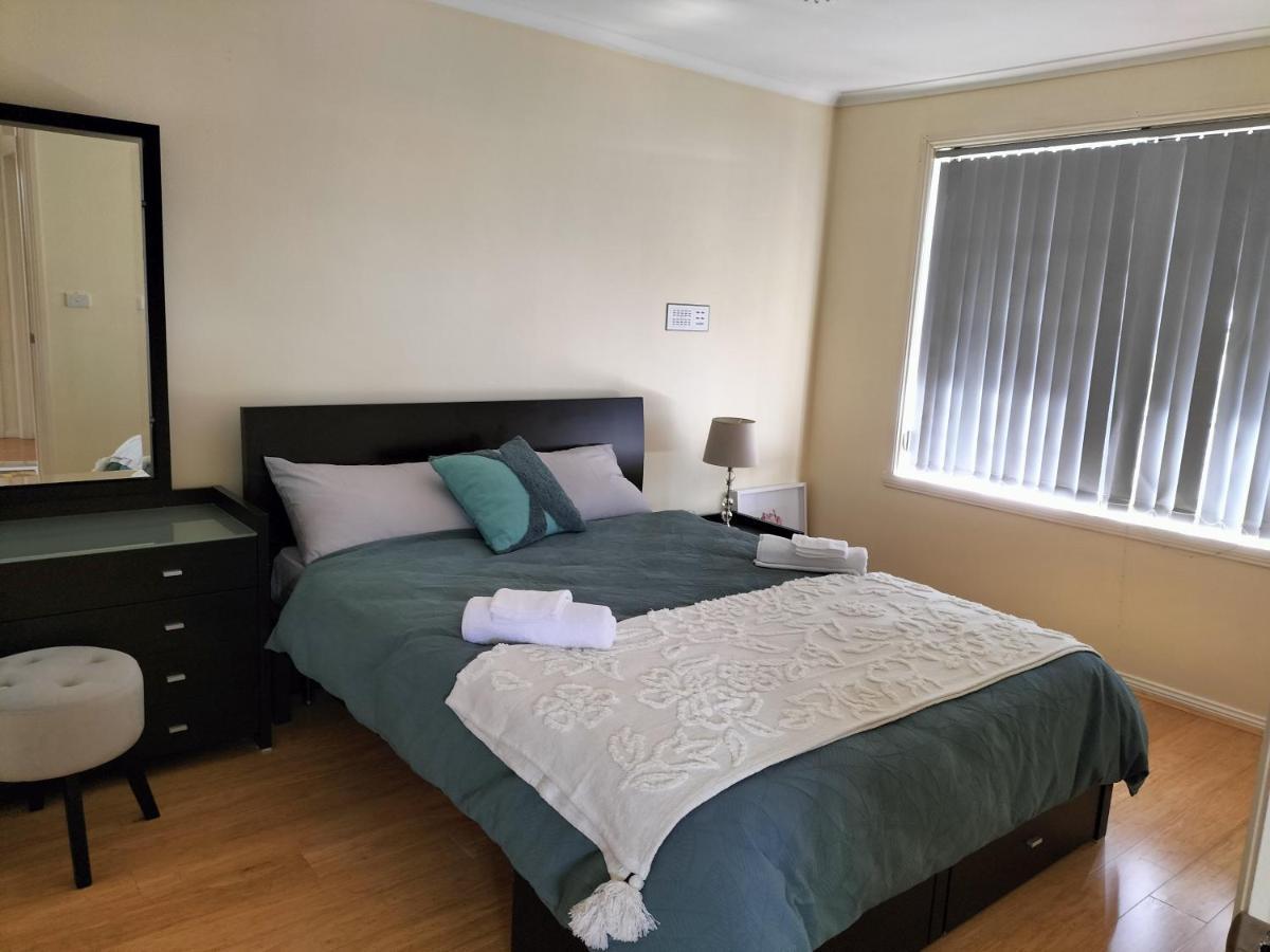 12 Mins To Mel Airport-Good Wood House Apartment St Albans ภายนอก รูปภาพ