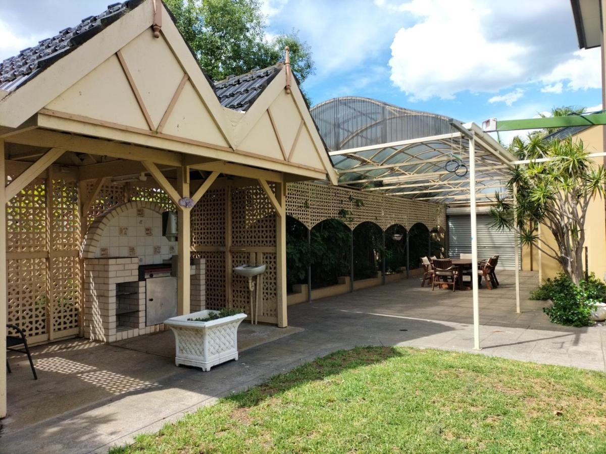 12 Mins To Mel Airport-Good Wood House Apartment St Albans ภายนอก รูปภาพ